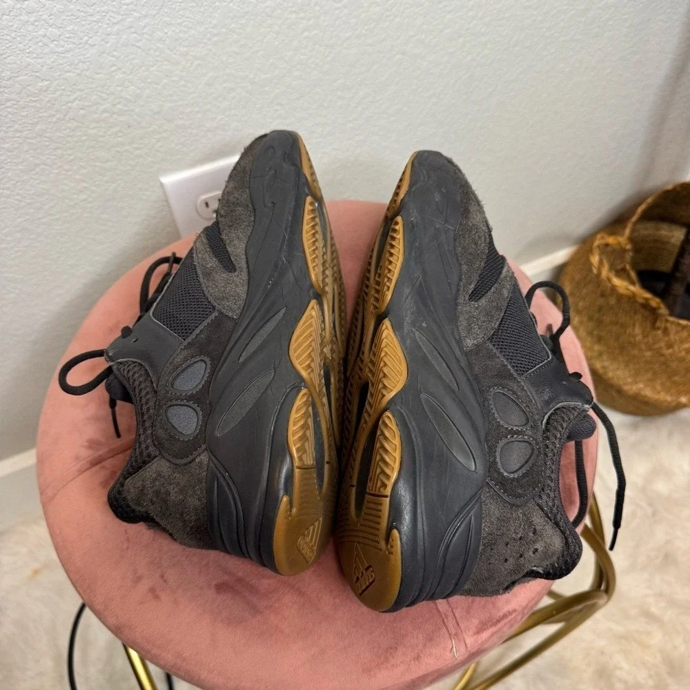 adidas Yeezy Boost 700 Utility Black Gum Men‎ Sneakers Size 10 Black/brown Suede
